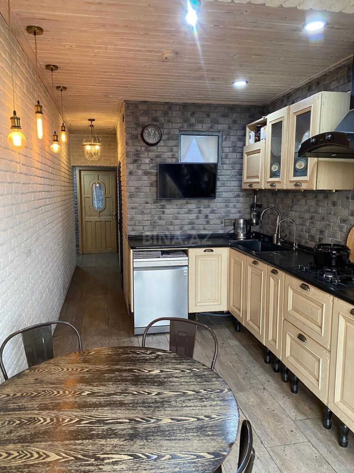 Satılır 4 otaqlı mənzil 105 m²