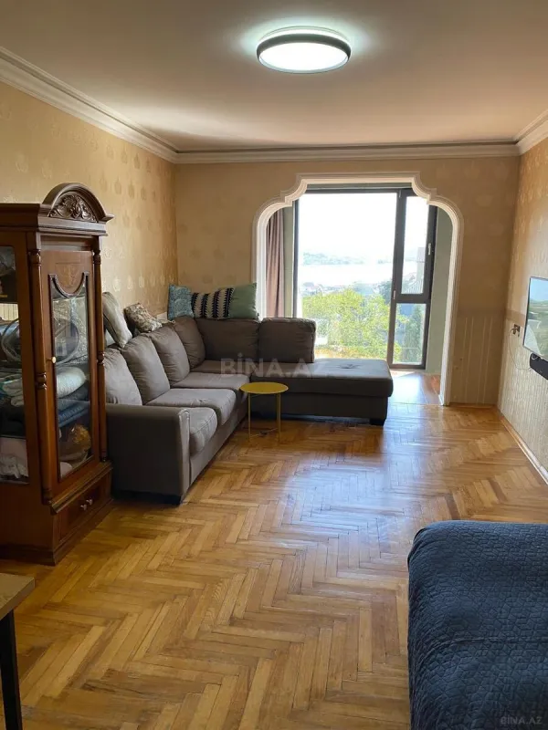 Satılır 4 otaqlı mənzil 105 m²