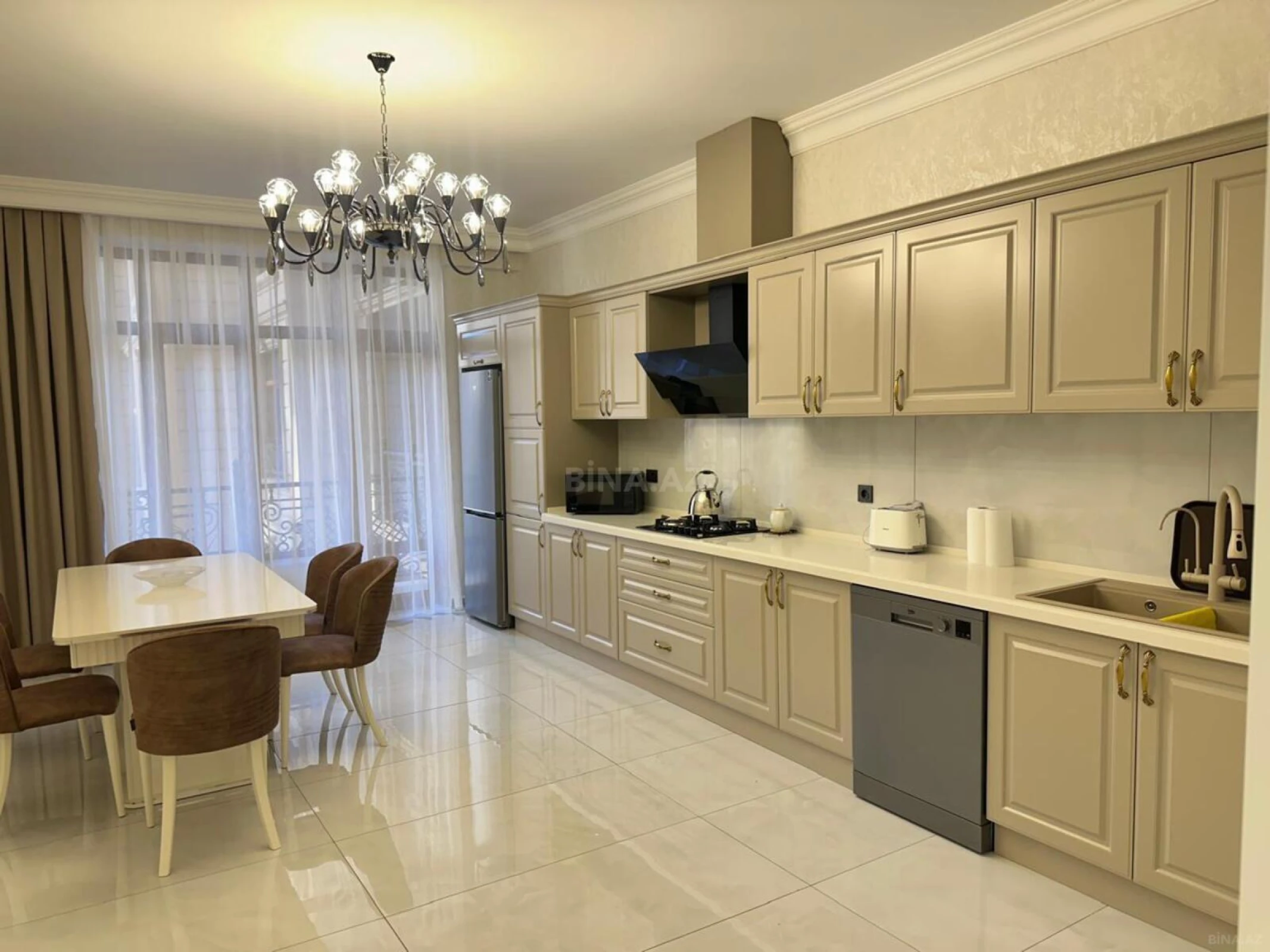 Kirayə verilir 3 otaqlı mənzil 170 m²