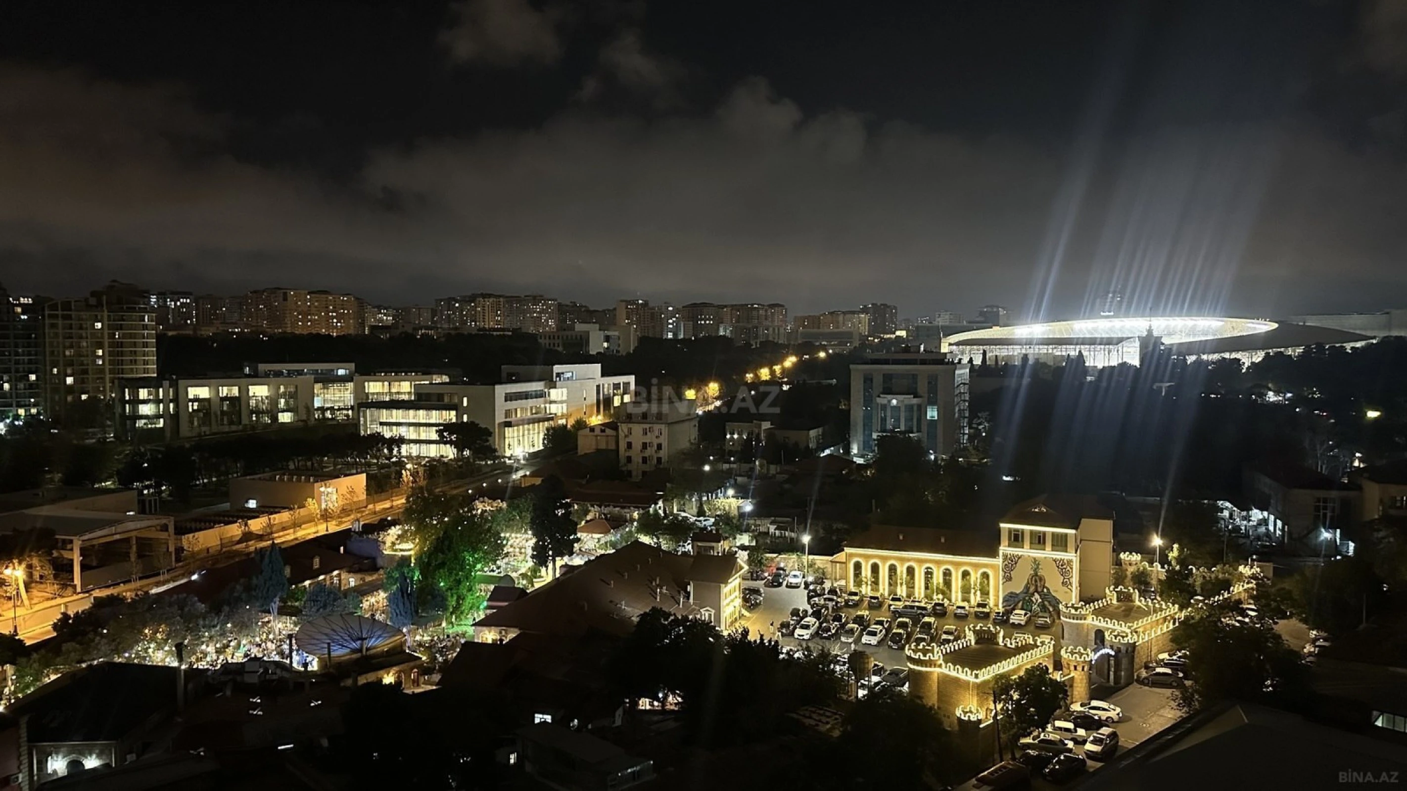 Satılır 3 otaqlı mənzil 130 m²