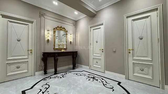 Satılır 3 otaqlı mənzil 130 m²