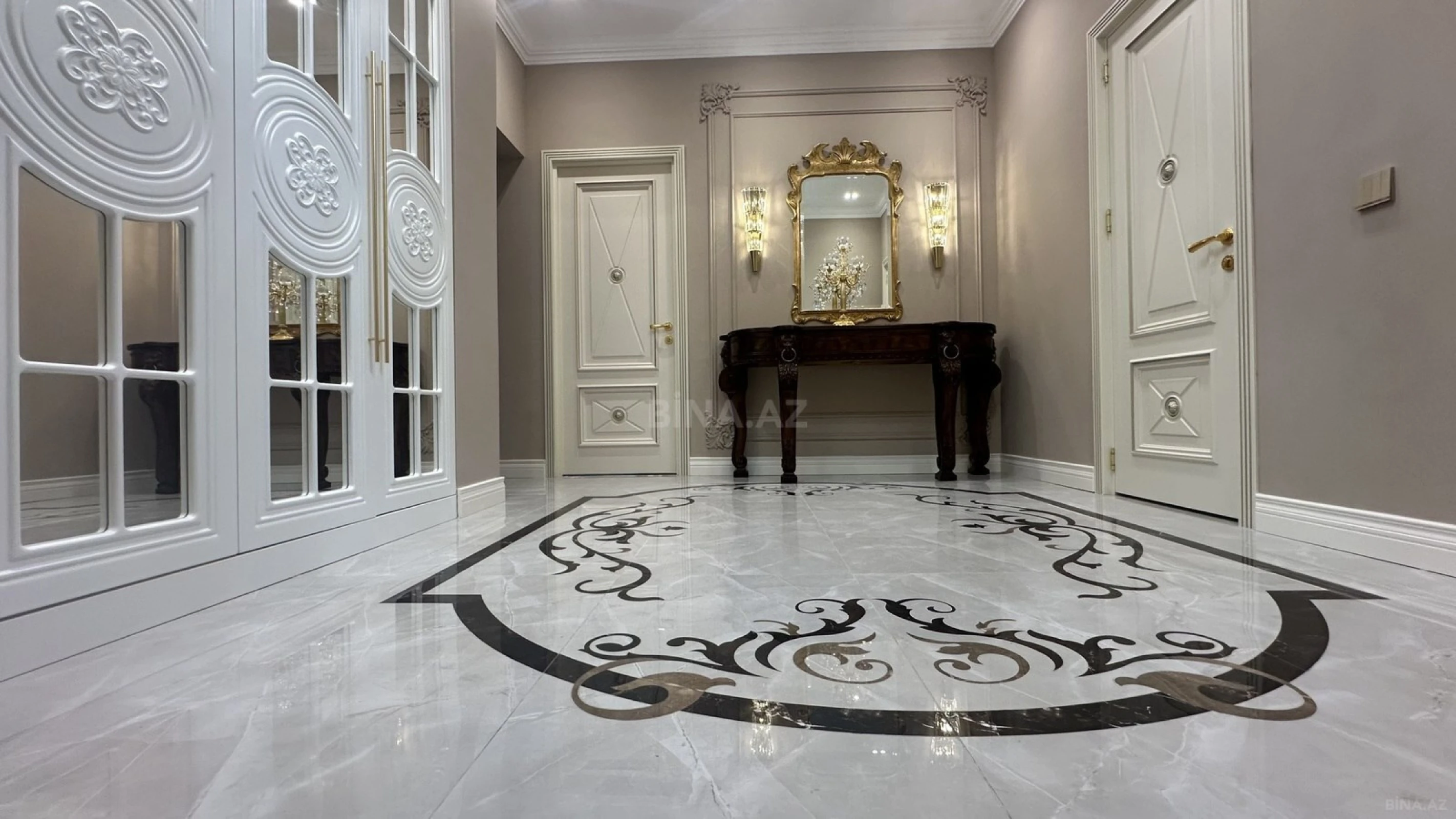 Satılır 3 otaqlı mənzil 130 m²