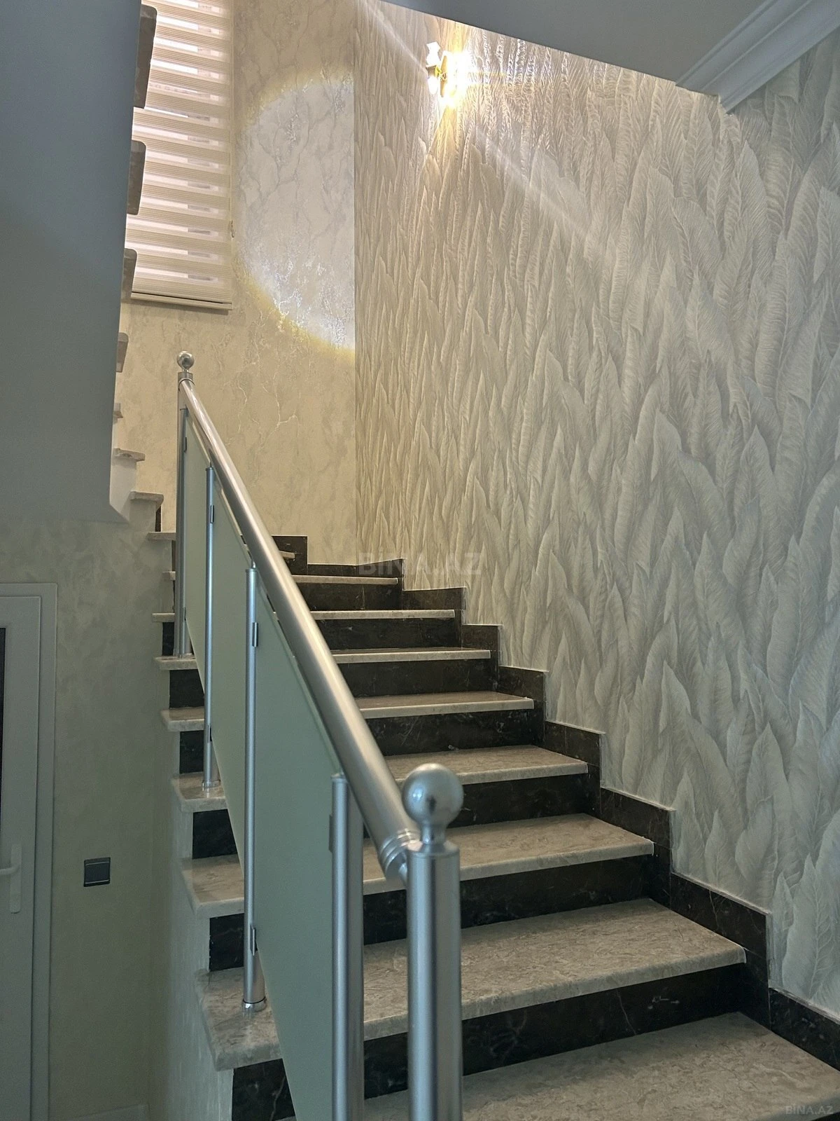 Satılır 6 otaqlı həyət evi 250 m²