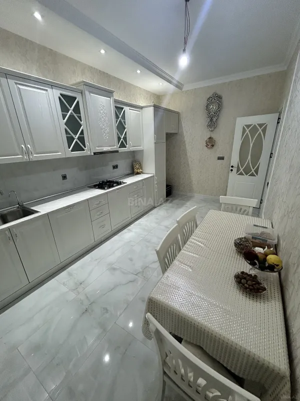 Satılır 6 otaqlı həyət evi 250 m²