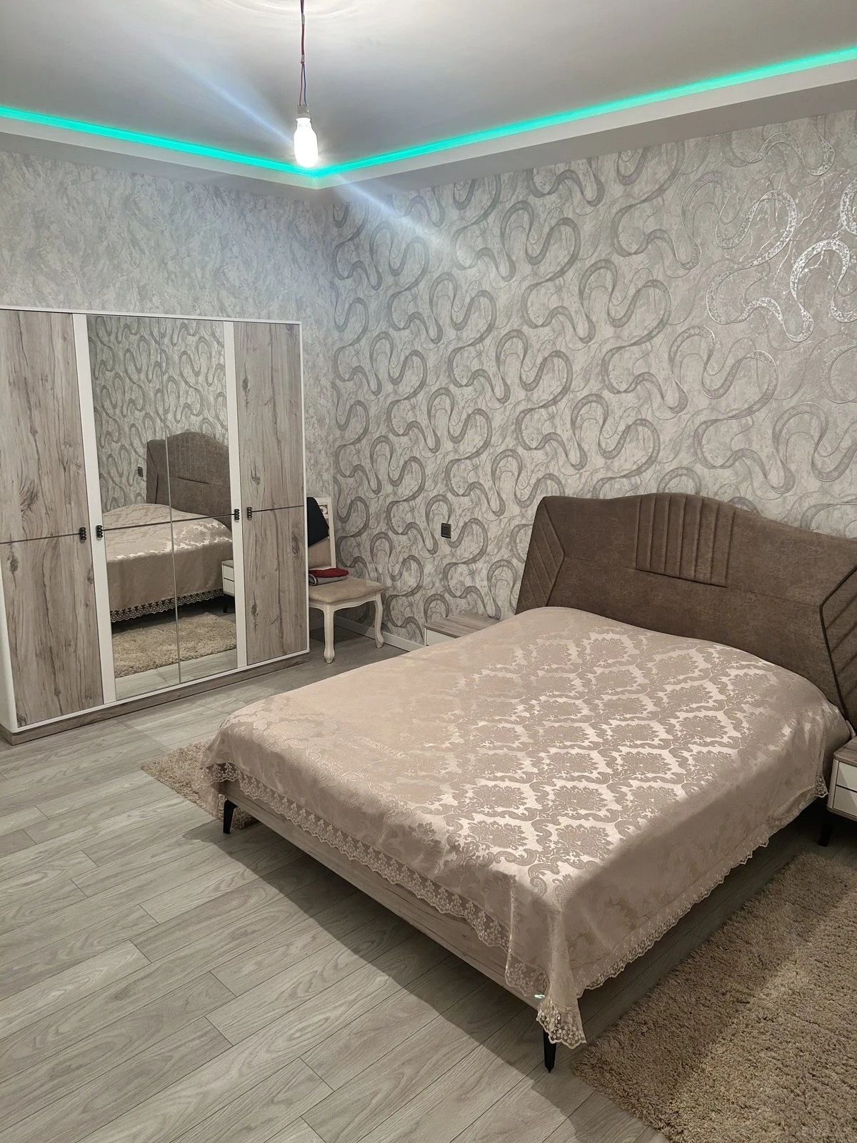 Satılır 6 otaqlı həyət evi 250 m²