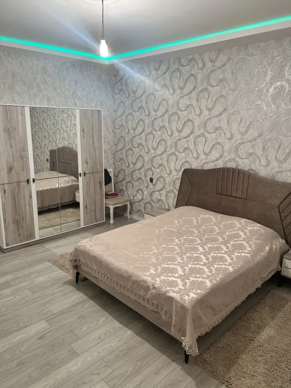 Satılır 6 otaqlı həyət evi 250 m²