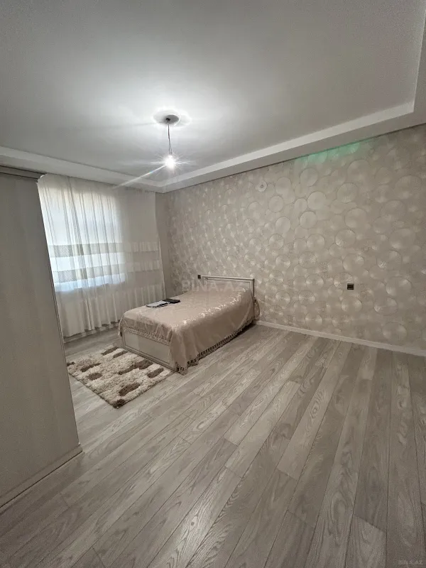 Satılır 6 otaqlı həyət evi 250 m²