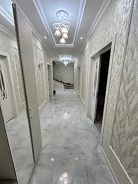 Satılır 6 otaqlı həyət evi 250 m²