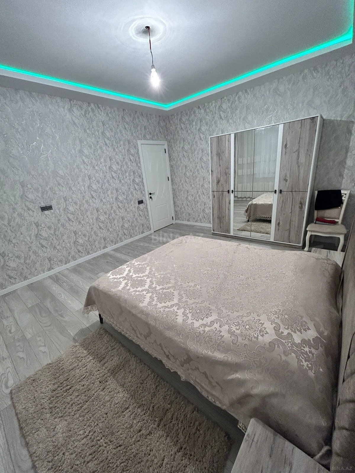 Satılır 6 otaqlı həyət evi 250 m²