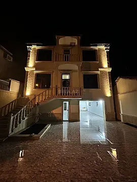 Satılır 6 otaqlı həyət evi 250 m²