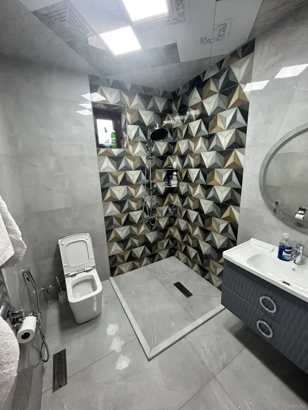 Satılır 6 otaqlı həyət evi 250 m²
