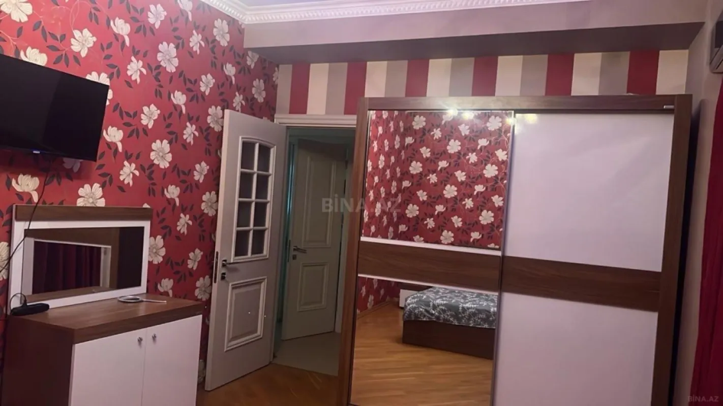 Kirayə verilir 3 otaqlı mənzil 150 m²