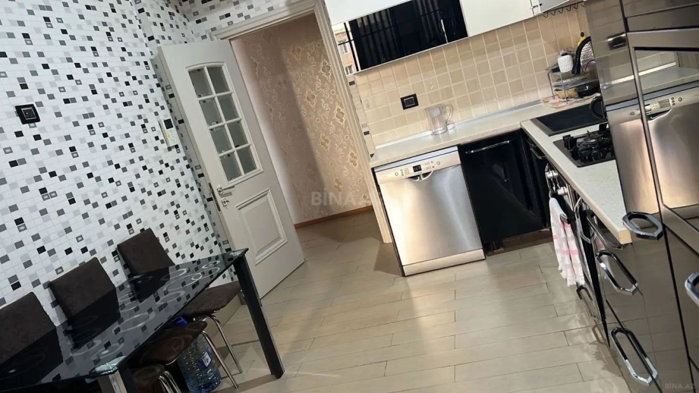 Kirayə verilir 3 otaqlı mənzil 150 m²
