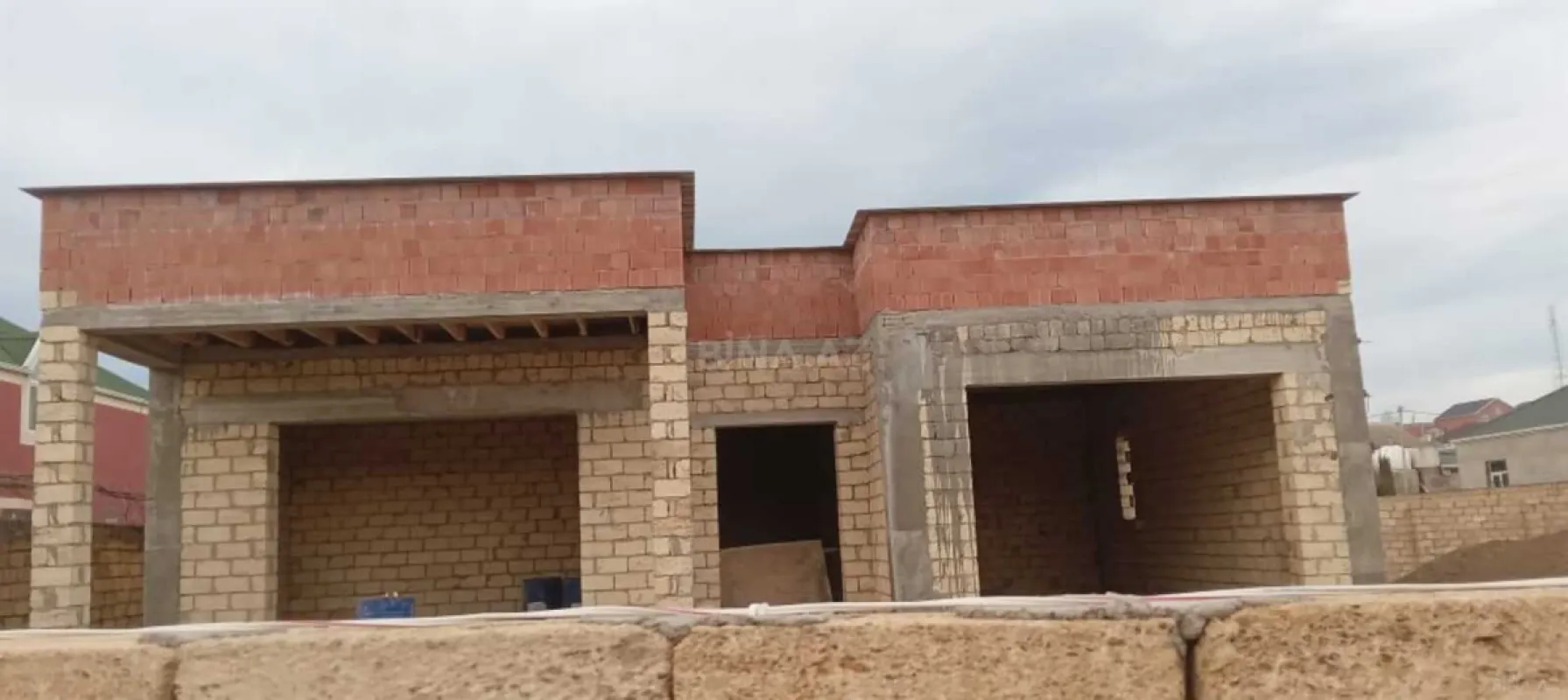 Satılır 5 otaqlı həyət evi 240 m²