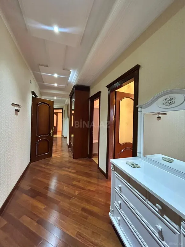Kirayə verilir 4 otaqlı mənzil 200 m²