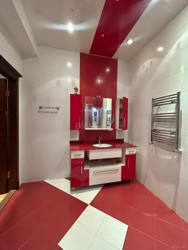 Kirayə verilir 4 otaqlı mənzil 200 m²