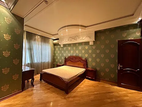 Kirayə verilir 4 otaqlı mənzil 200 m²