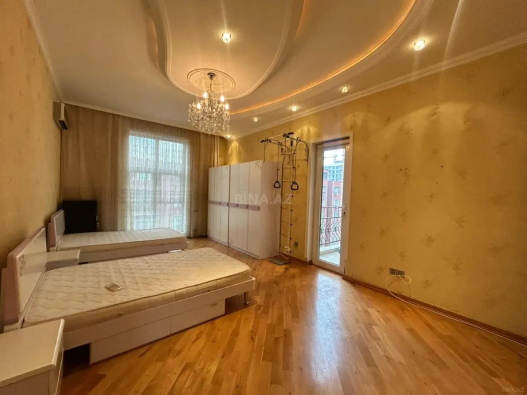 Kirayə verilir 4 otaqlı mənzil 200 m²
