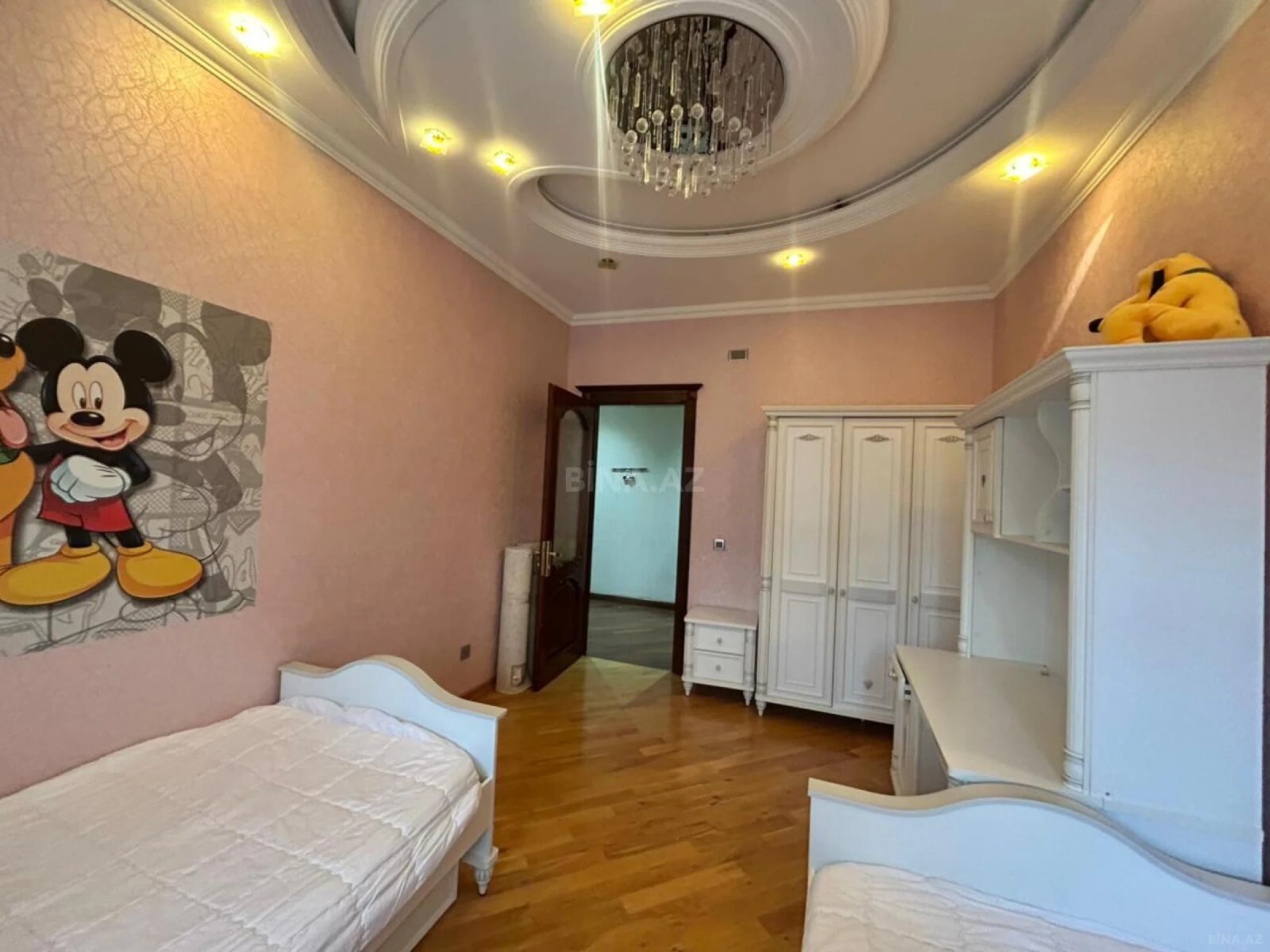 Kirayə verilir 4 otaqlı mənzil 200 m²