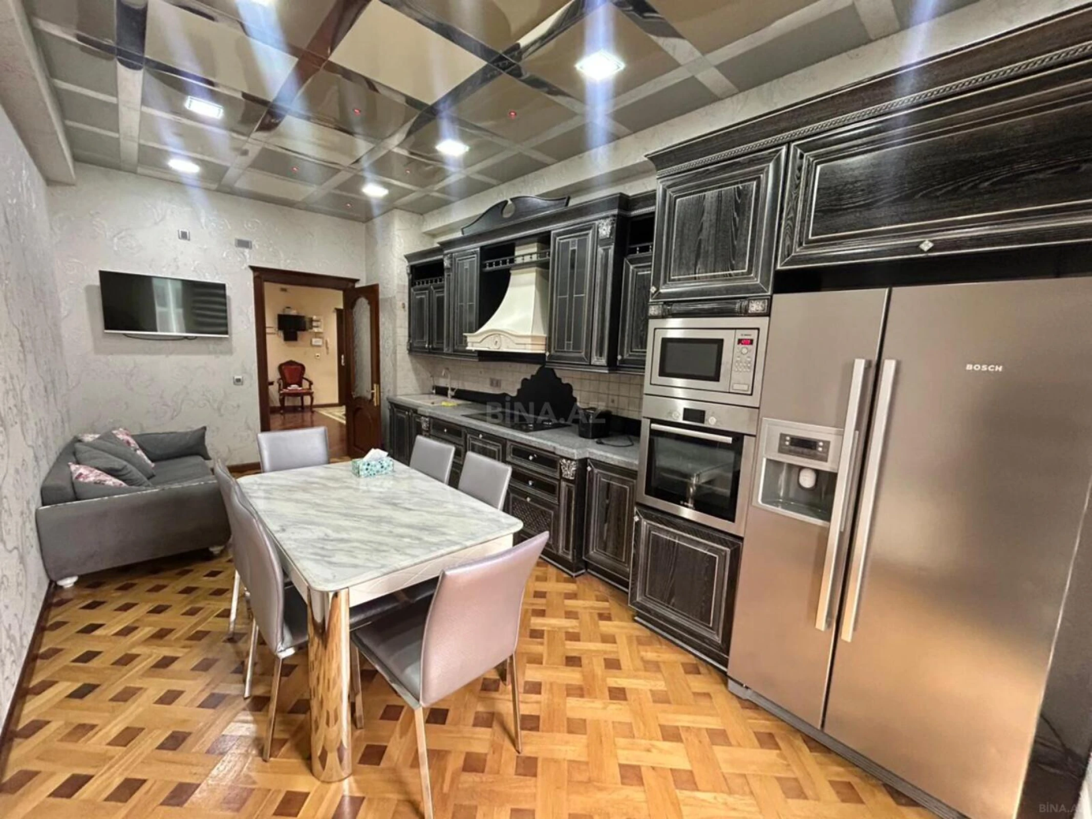 Kirayə verilir 4 otaqlı mənzil 200 m²