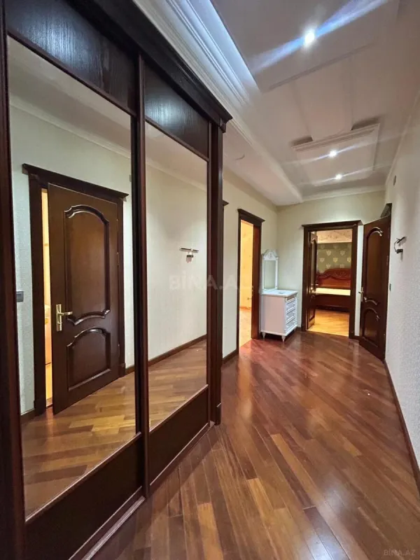 Kirayə verilir 4 otaqlı mənzil 200 m²