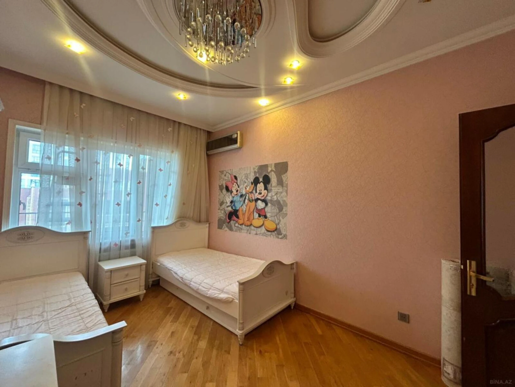 Kirayə verilir 4 otaqlı mənzil 200 m²