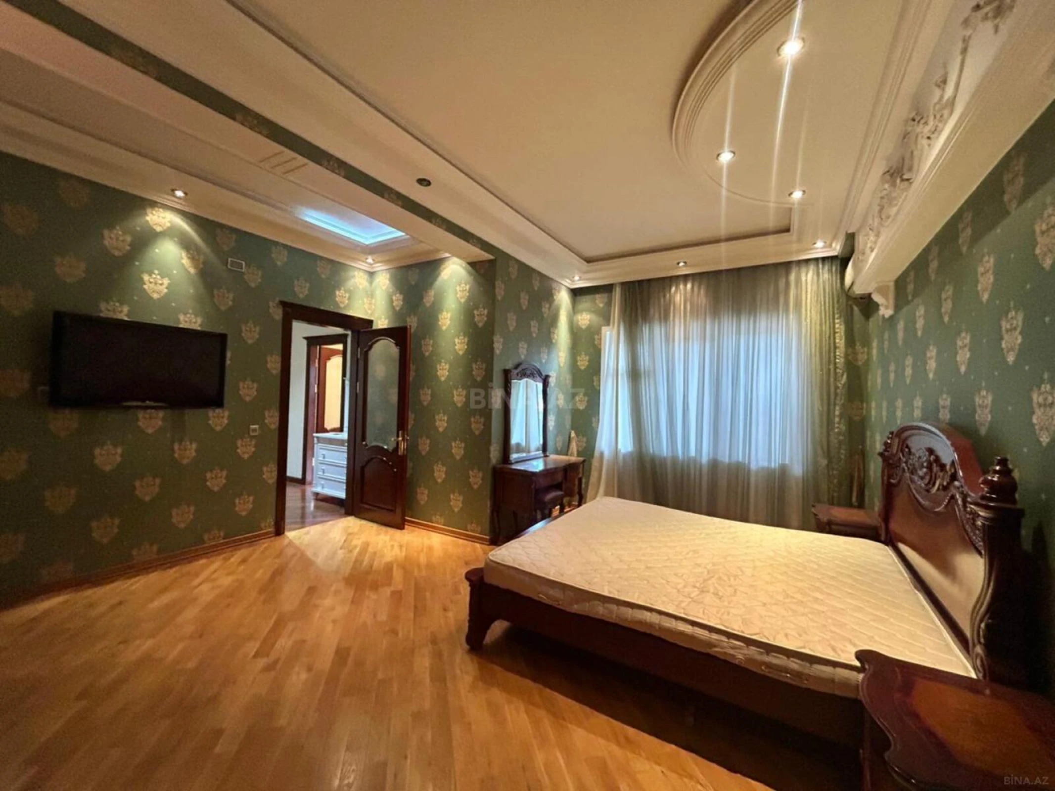 Kirayə verilir 4 otaqlı mənzil 200 m²