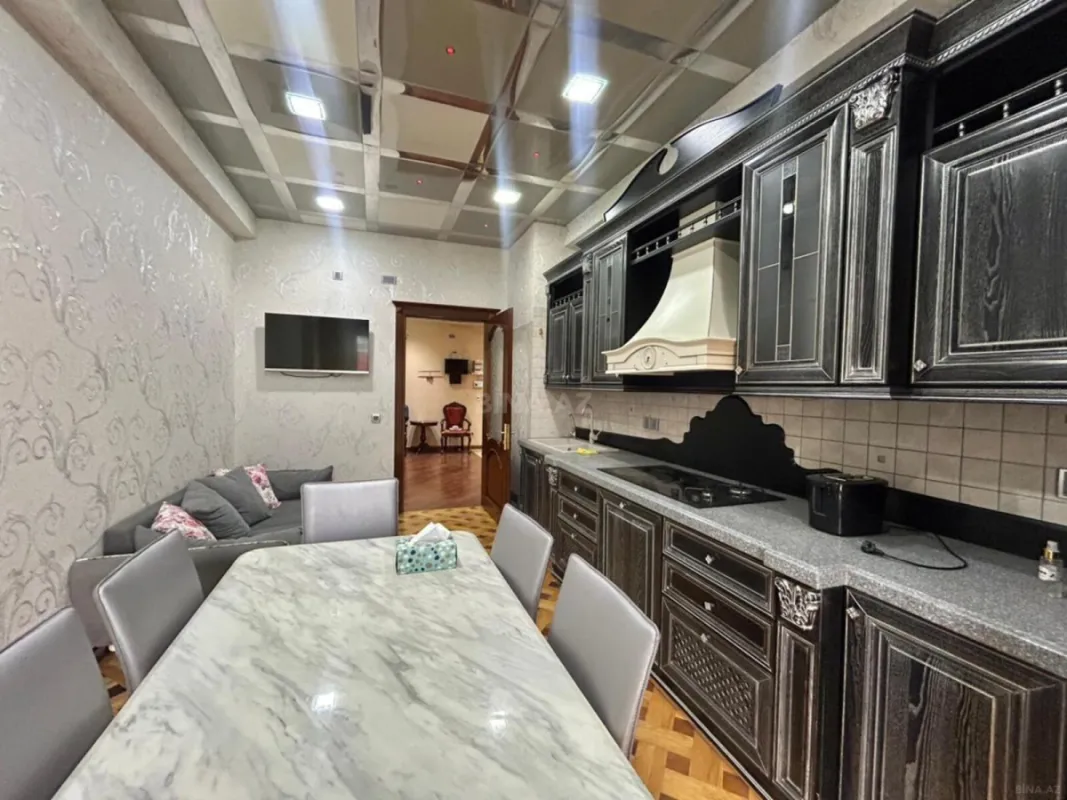 Kirayə verilir 4 otaqlı mənzil 200 m²