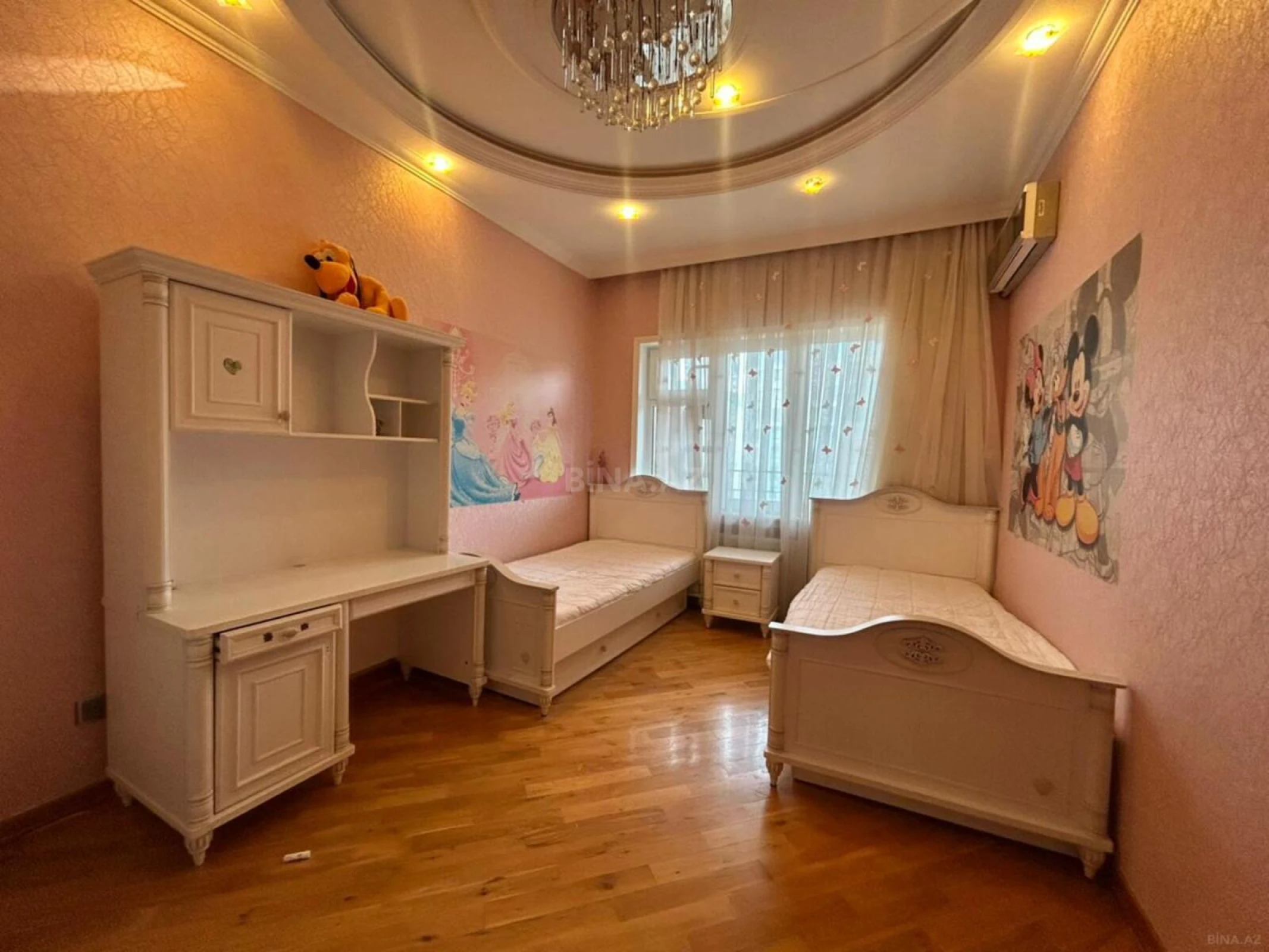 Kirayə verilir 4 otaqlı mənzil 200 m²
