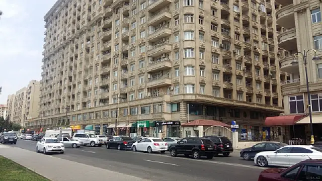 Satılır 3 otaqlı mənzil 112 m²