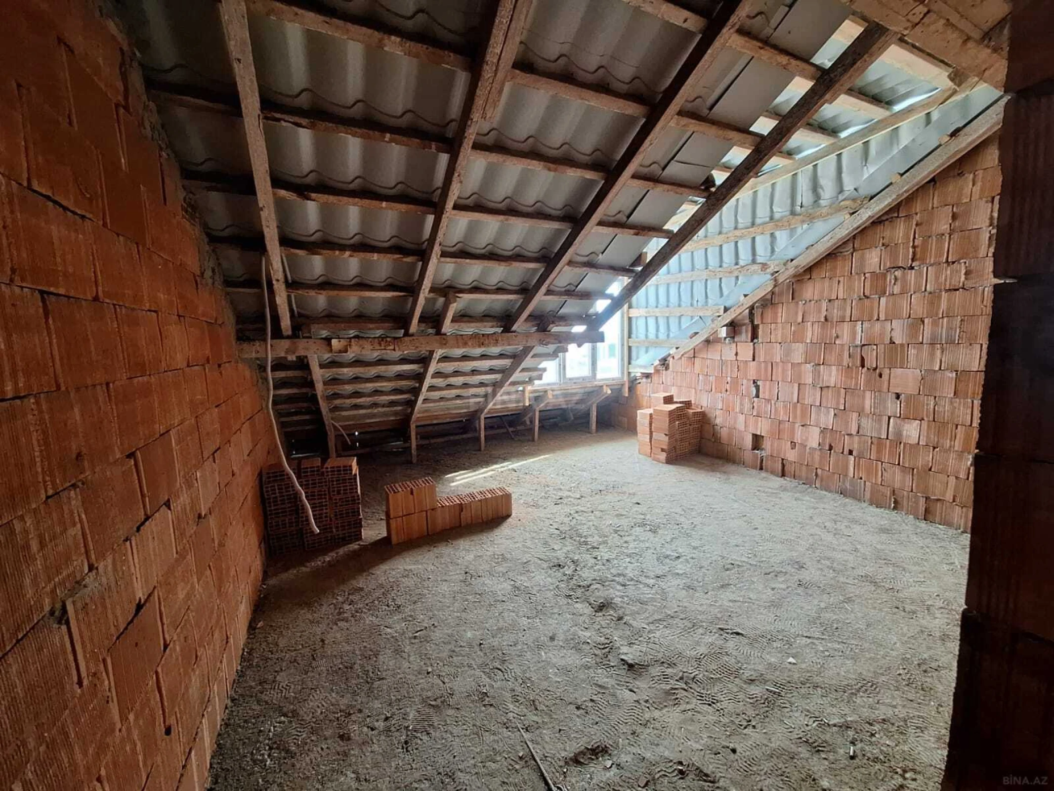 Satılır 3 otaqlı mənzil 103 m²