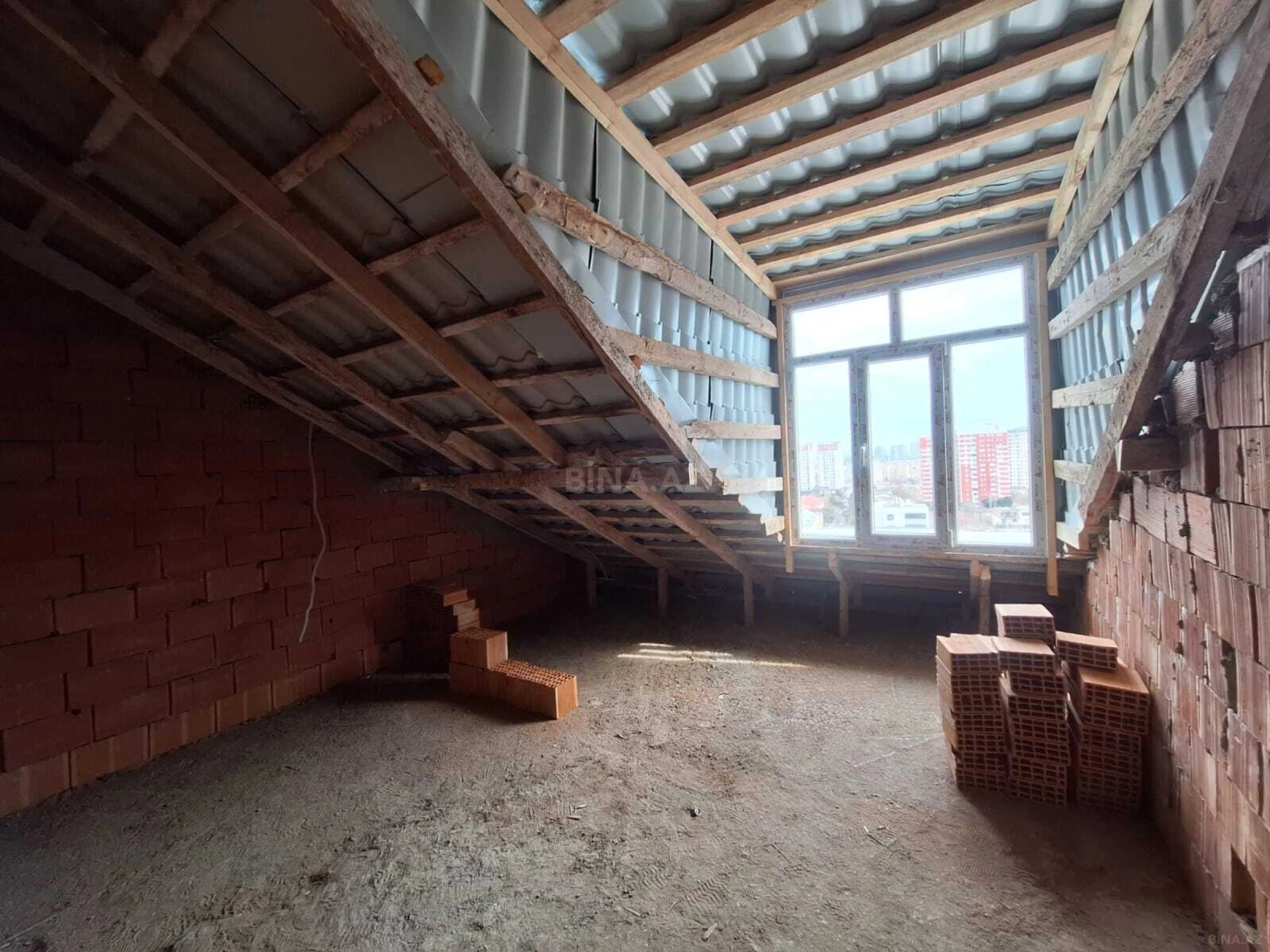 Satılır 3 otaqlı mənzil 103 m²