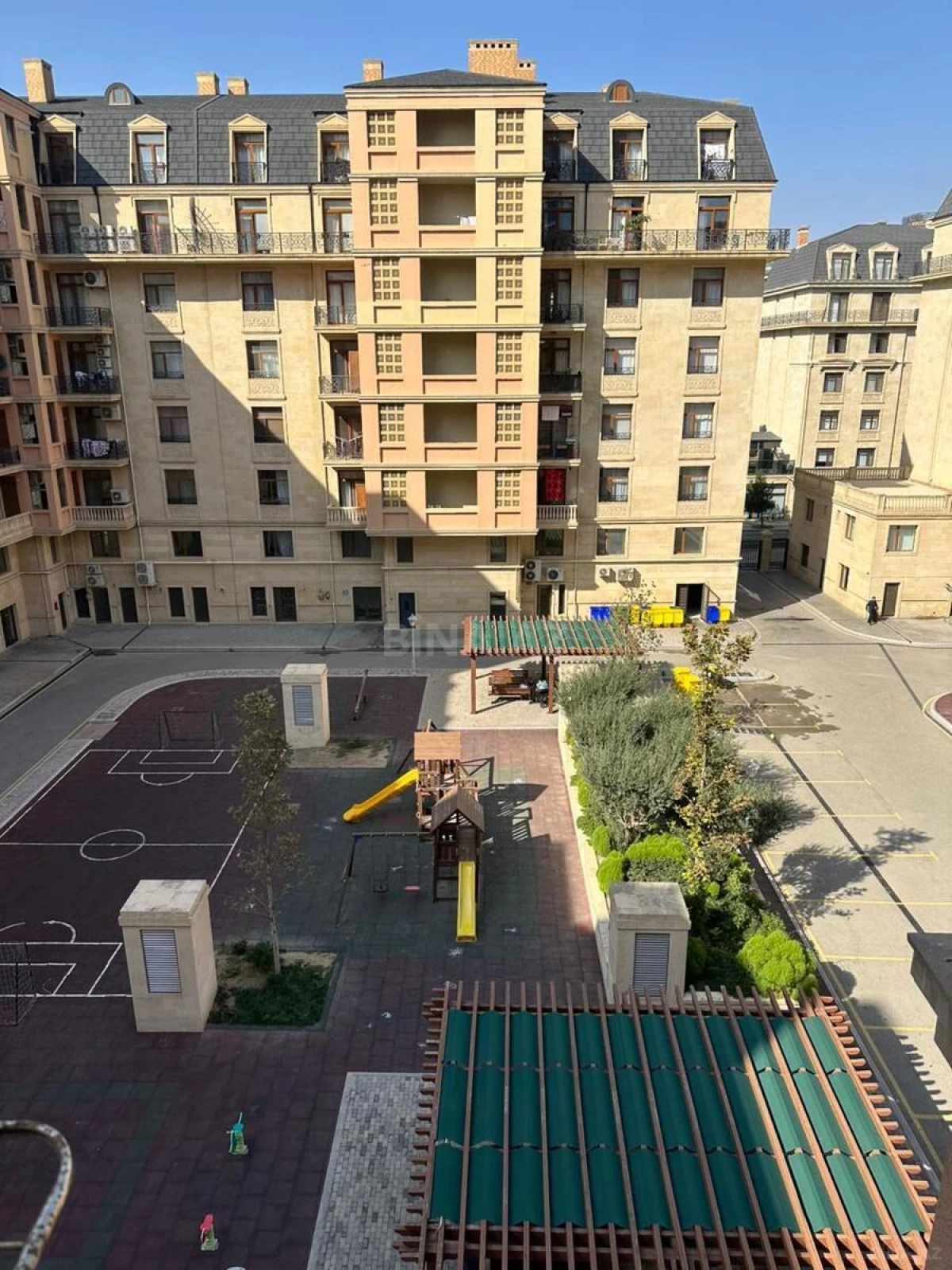 Kirayə verilir 4 otaqlı mənzil 134 m²