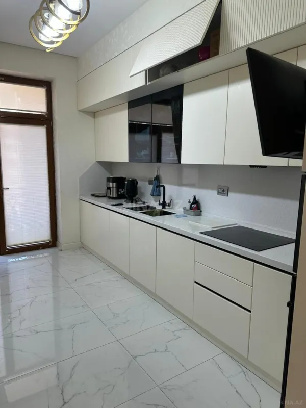 Kirayə verilir 4 otaqlı mənzil 134 m²