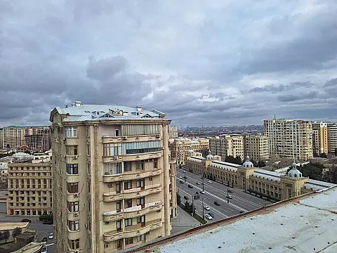 Satılır 2 otaqlı mənzil 68 m²