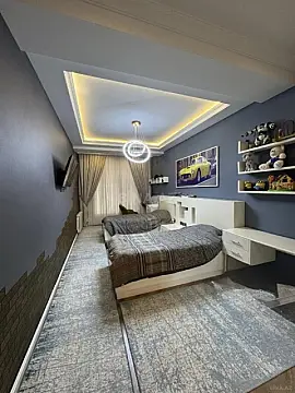 Satılır 4 otaqlı mənzil 180 m²