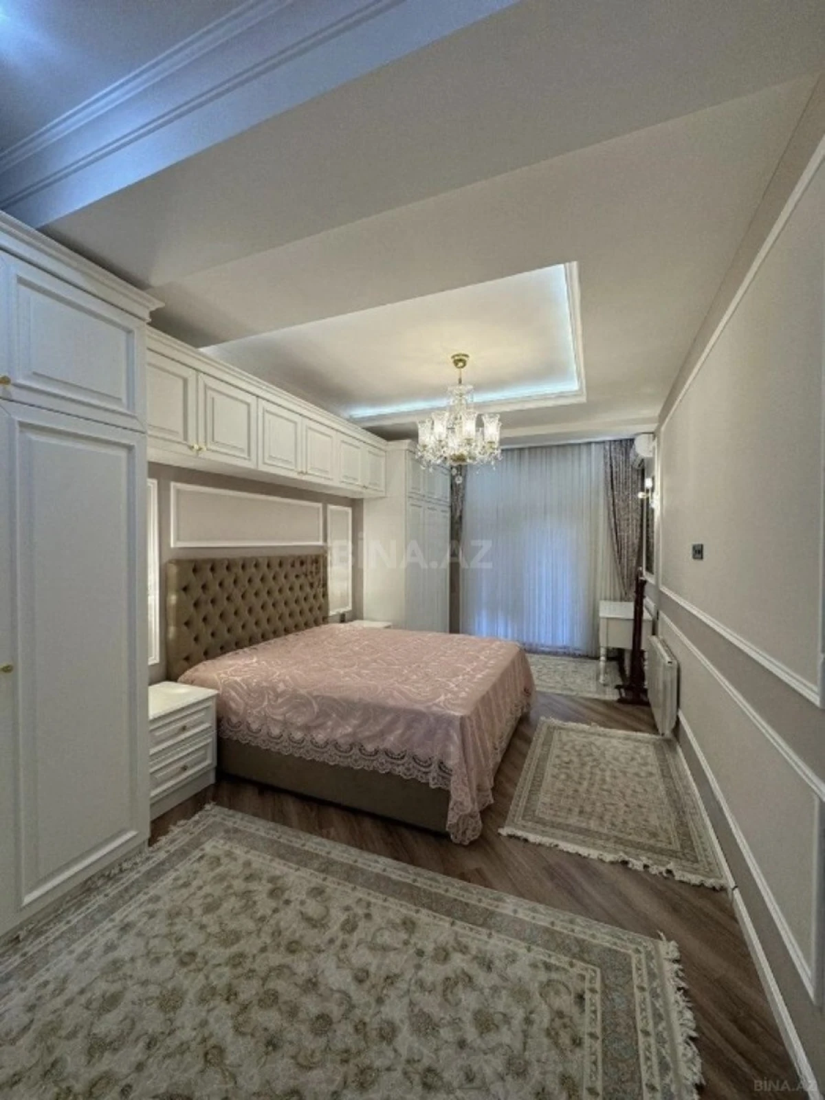 Satılır 4 otaqlı mənzil 180 m²