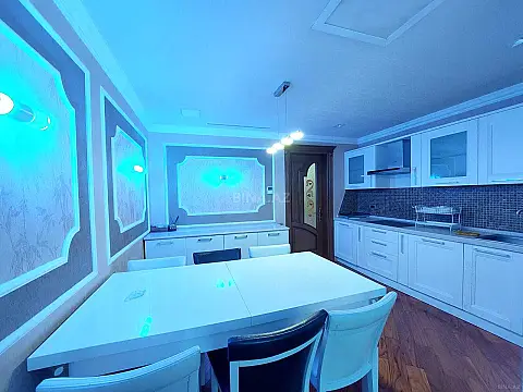 Kirayə verilir 5 otaqlı mənzil 320 m²