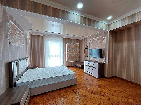 Kirayə verilir 5 otaqlı mənzil 320 m²