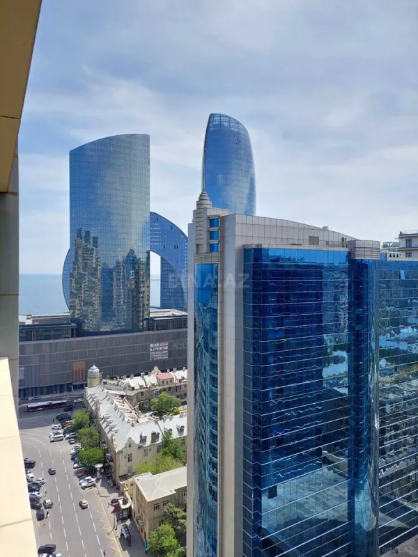 Kirayə verilir 5 otaqlı mənzil 320 m²