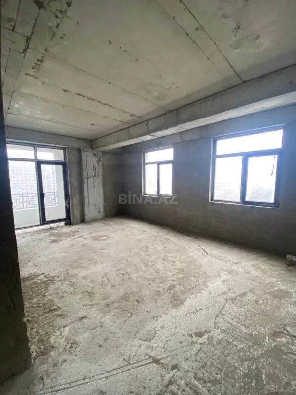 Satılır 3 otaqlı mənzil 122 m²