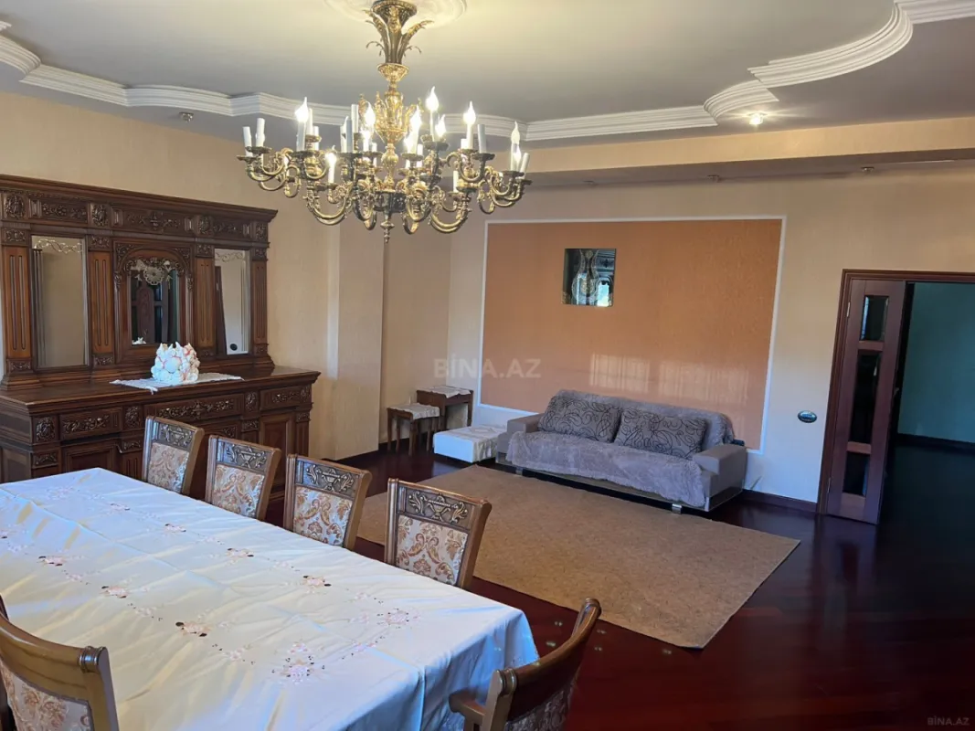 Satılır 4 otaqlı mənzil 200 m²