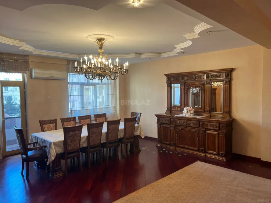 Satılır 4 otaqlı mənzil 200 m²