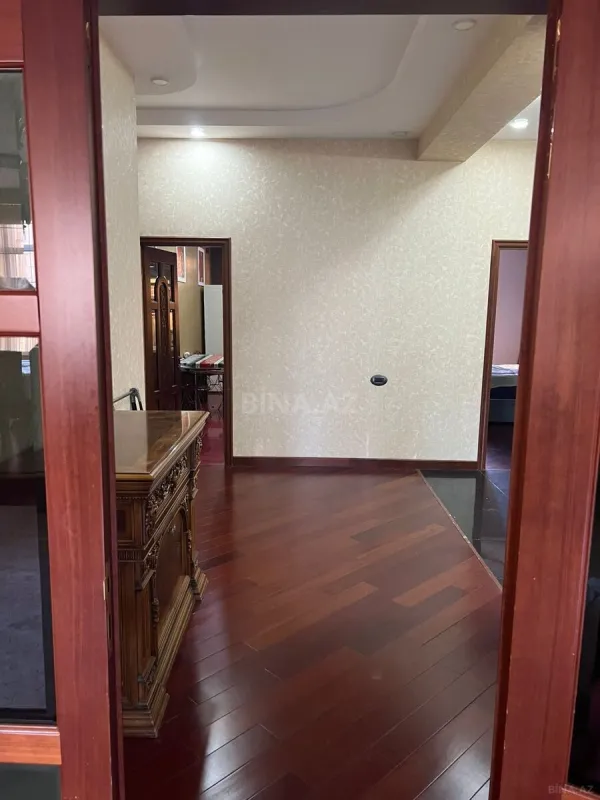 Satılır 4 otaqlı mənzil 200 m²