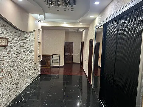Satılır 4 otaqlı mənzil 200 m²