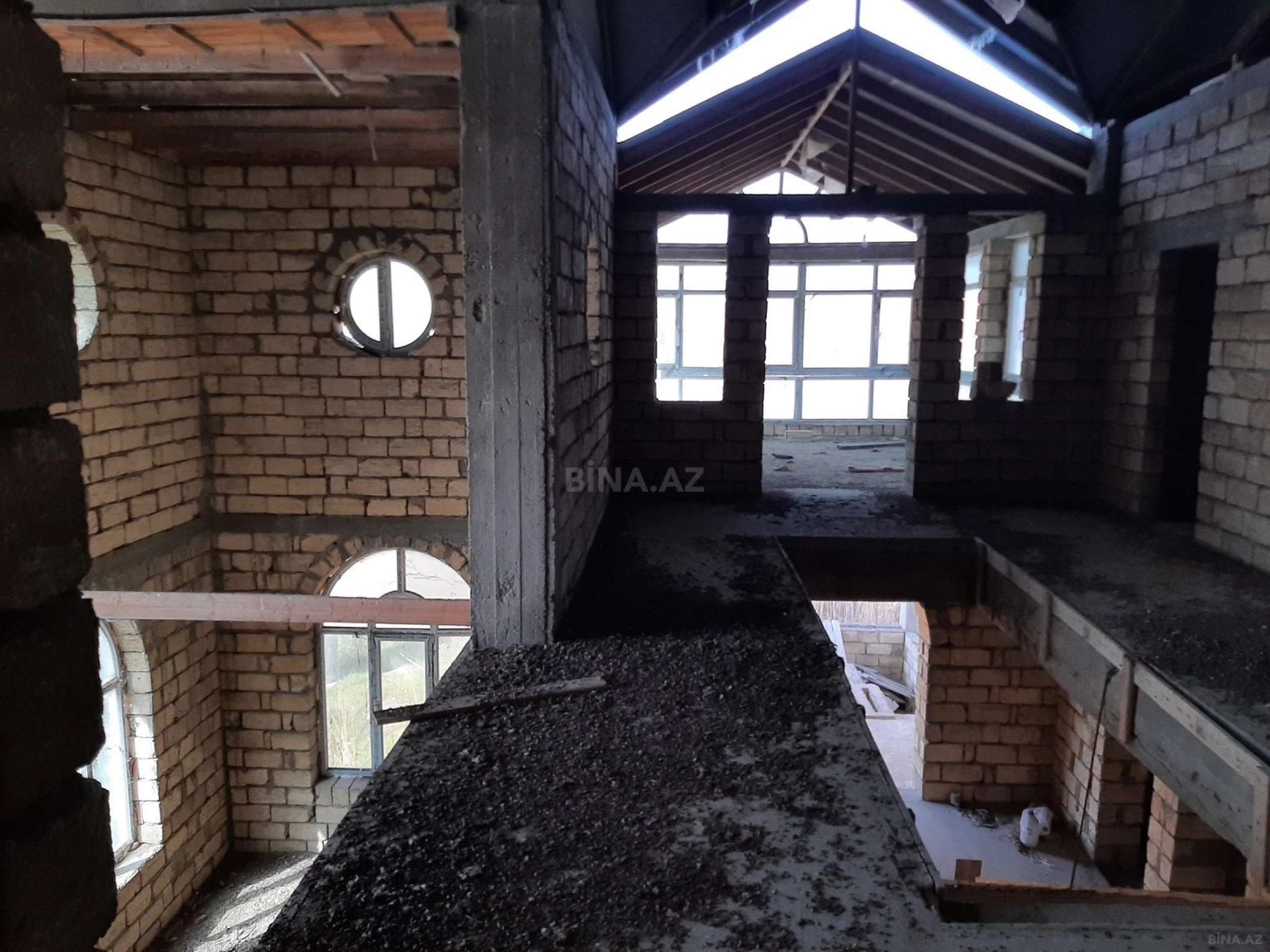 Satılır 10 otaqlı həyət evi 436 m²