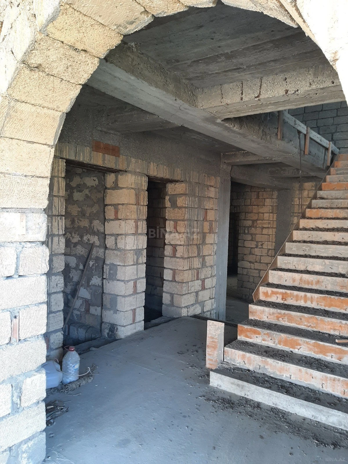 Satılır 10 otaqlı həyət evi 436 m²