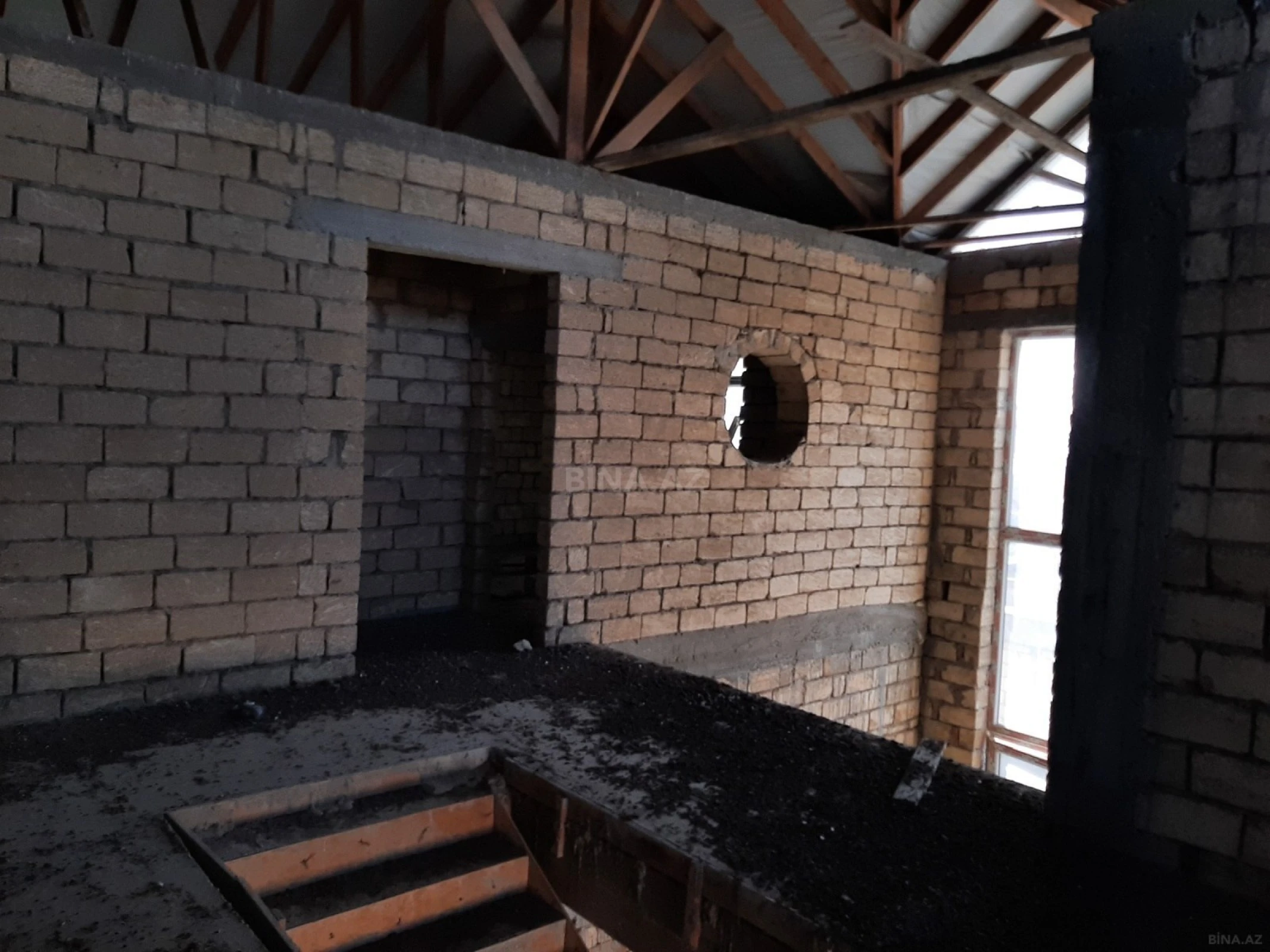 Satılır 10 otaqlı həyət evi 436 m²