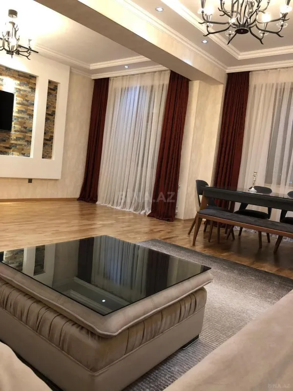 Satılır 3 otaqlı mənzil 121 m²