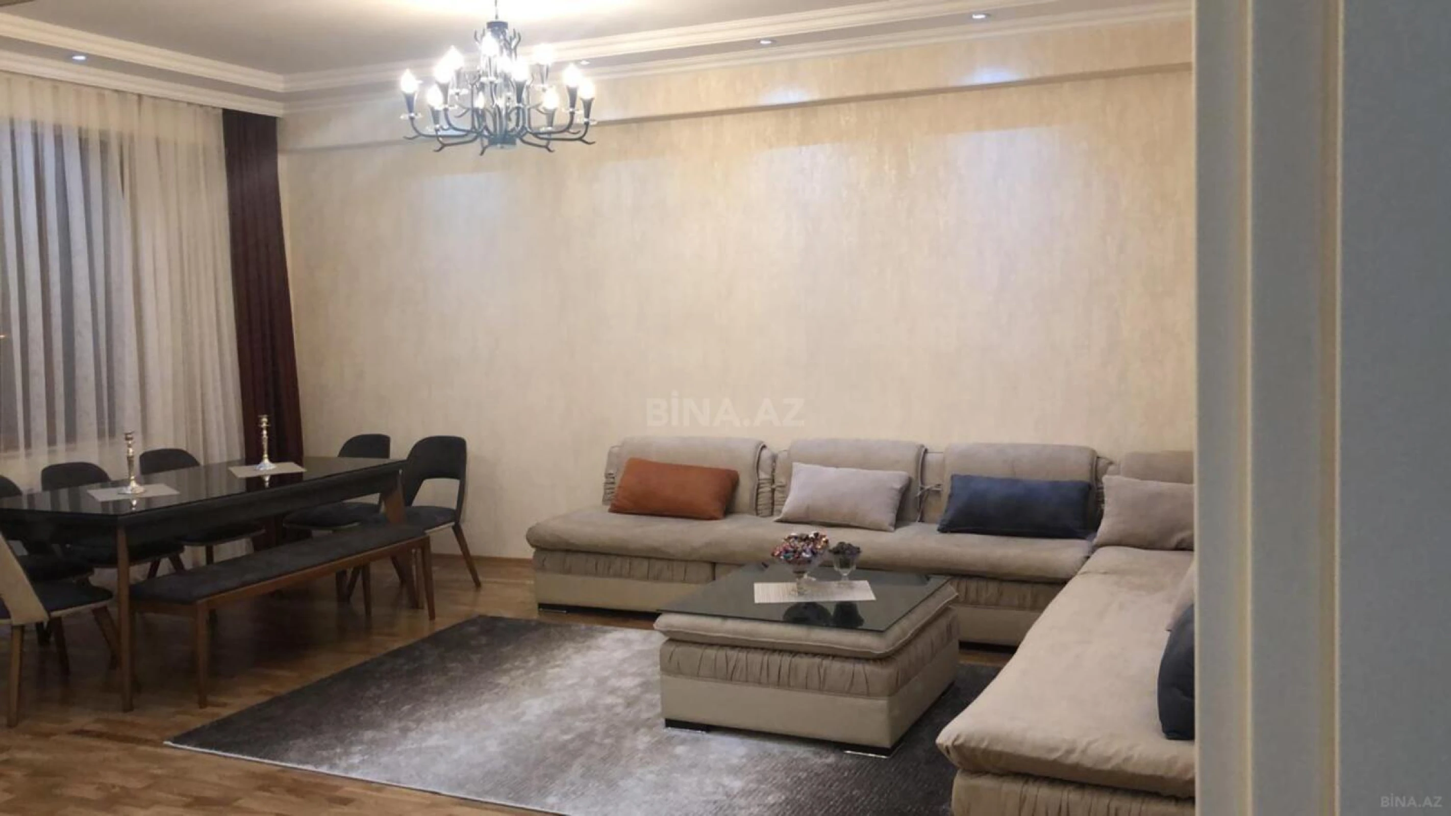 Satılır 3 otaqlı mənzil 121 m²